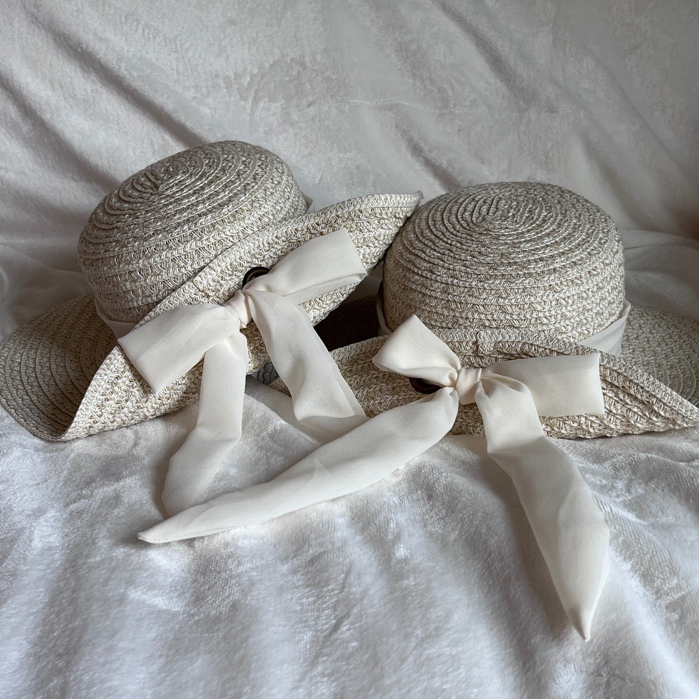 Ribboned Sun hats w/ bow accent